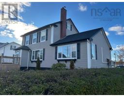 Bath (# pieces 1-6) - 633 King Street, New Waterford, NS B1H3Z2 Photo 5