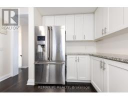 Kitchen - 33 Duncombe Lane, Richmond Hill, ON L4C1C2 Photo 3