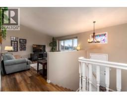 Living room - 2303 52 Avenue, Lloydminster, AB T9V2Z8 Photo 4