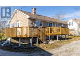 Foyer - 911 Highway 335, West Pubnico, NS B0W3S0 Photo 5