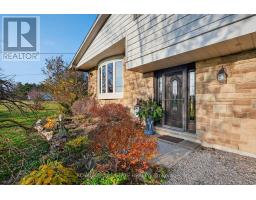 Primary Bedroom - 152 Ridge Road W, Grimsby, ON L3M4E7 Photo 5