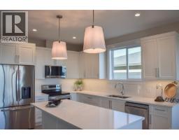 Kitchen - 17 457 Arizona Dr, Campbell River, BC V9H0E4 Photo 2