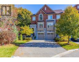 Living room - 235 Appleton Court, Newmarket, ON L3Y1J2 Photo 2