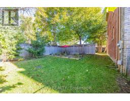 Primary Bedroom - 235 Appleton Court, Newmarket, ON L3Y1J2 Photo 4