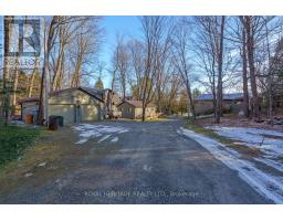 Living room - 286 Holden Road, Magnetawan, ON P0A1C0 Photo 5