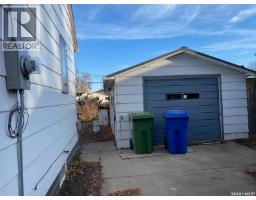 Living room - 141 Maple Avenue, Yorkton, SK S3N1W8 Photo 2