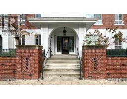 211 545 Foster Avenue, Coquitlam, BC V3J0B3 Photo 2