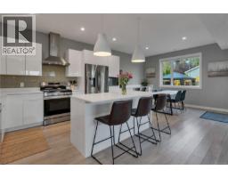 Kitchen - 254 Twillingate Rd, Campbell River, BC V9W1V2 Photo 4