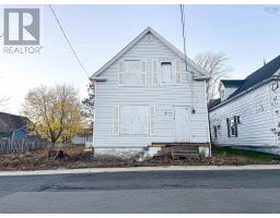 72 Pleasant Street, North Sydney, NS B2A1L5 Photo 5