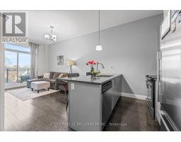 Living room - 419 15277 Yonge Street, Aurora, ON L4G1Y3 Photo 2