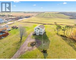 Living room - 26205 Route 2, Travellers Rest, PE C1N4J8 Photo 4