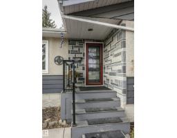 Family room - 8412 71 St Nw, Edmonton, AB T6B1X4 Photo 4