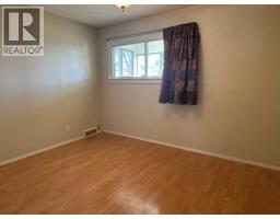 Living room - 4516 46 Street, Camrose, AB T4V1G1 Photo 4