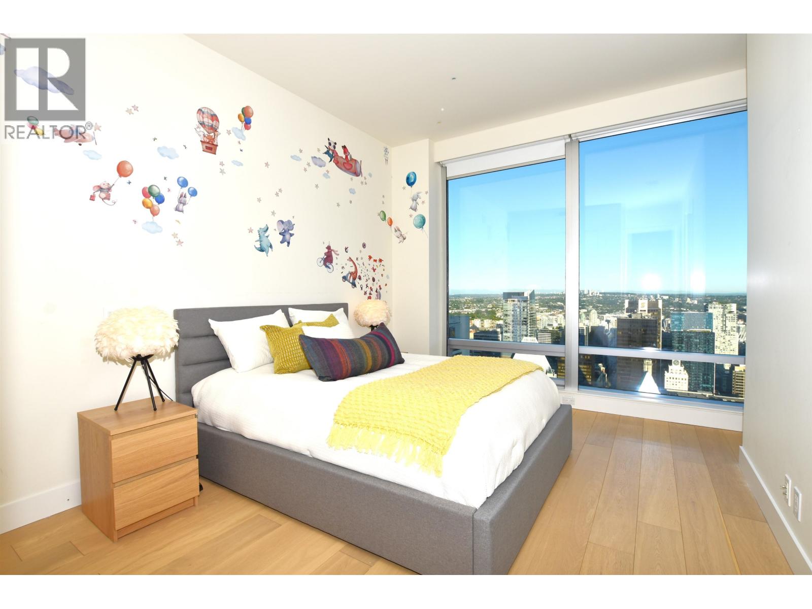 5104 1128 W Georgia Street