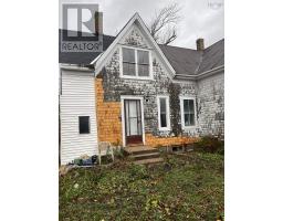 645 Leonard Road, Image 2