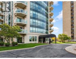 4pc Ensuite bath - 4789 Riverside Drive Unit 304, Windsor, ON N8Y5A2 Photo 2