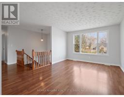 Living room - 403 Parkdale Avenue, Fort Erie, ON L2A5A7 Photo 3