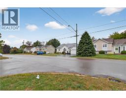 4pc Bathroom - 52 Frederic, Dieppe, NB E1A7H9 Photo 2