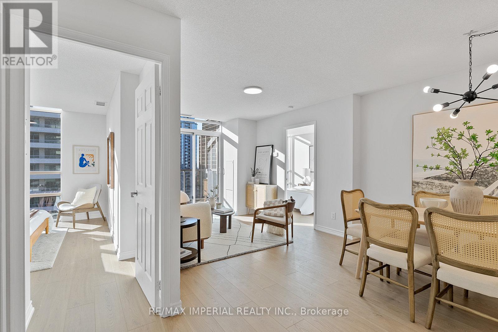 2318 35 Hollywood Avenue