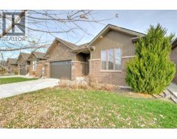 5pc Ensuite bath - 2254 Maitland, Windsor, ON N8P0B7 Photo 2