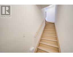 12 14 Lytham Green Circle, Newmarket, ON L3Y0H3 Photo 5