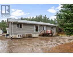 Kitchen - 716 Cybulski Road, Madawaska Valley, ON K0J1B0 Photo 4