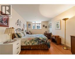 Kitchen - 105 1035 Sutlej St, Victoria, BC V8V2V9 Photo 4