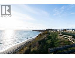 Living room - 105 1035 Sutlej St, Victoria, BC V8V2V9 Photo 2