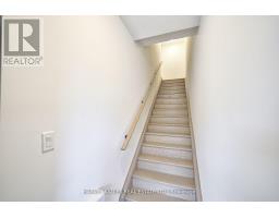 21 17 Lytham Green Circle, Newmarket, ON L3Y0H4 Photo 2