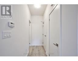 21 17 Lytham Green Circle, Newmarket, ON L3Y0H4 Photo 3