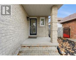 Laundry room - 157 Braithwaite Avenue, Hamilton, ON L9G5A3 Photo 3