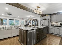 Kitchen - 173 First Avenue Cultus Lake North, Cultus Lake, BC V2R4Z4 Photo 3