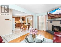 Kitchen - 138 Atkins Circle, Brampton, ON L6X4E7 Photo 4