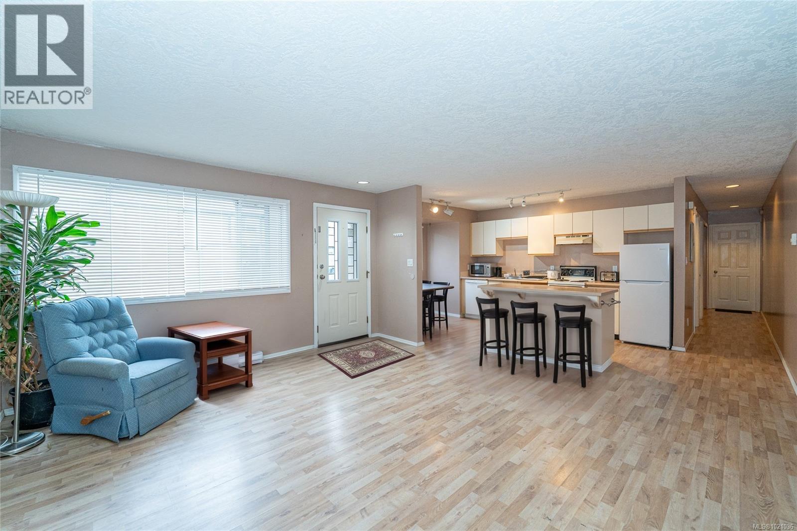 103 2525 Dingwall St