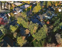 10211 Resthaven Dr, Sidney, BC V8L3H2 Photo 4