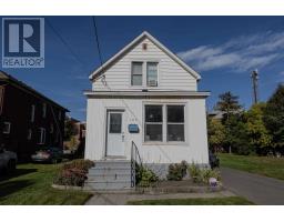 Dining room - 137 Pilgrim St, Sault Ste Marie, ON P6A3E8 Photo 3