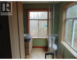 3pc Bathroom - 7547 Popou Road, Lemon Creek, BC V0G2J0 Photo 2