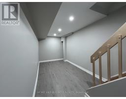 Living room - 4327 Burnaby Court, Mississauga, ON L4W3W7 Photo 3