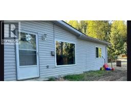 Primary Bedroom - 1539 Mountain Ridge Road, Pass Creek, BC V1N4S2 Photo 5