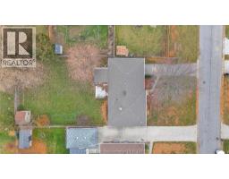 Living room - 4 Jupiter Avenue, Chatham, ON N7M4C5 Photo 5