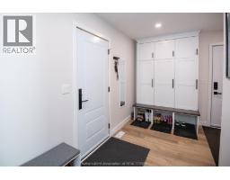 Den - 4011 Dufferin Avenue, Wallaceburg, ON N8A4M7 Photo 2