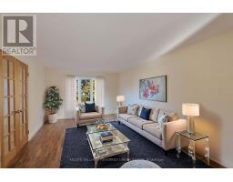 Dining room - 62 Devlin Place, Aurora, ON L4G5W8 Photo 5