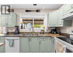 Primary Bedroom - 4210 6th Avenue, Peachland, BC V0H1X5 Photo 4