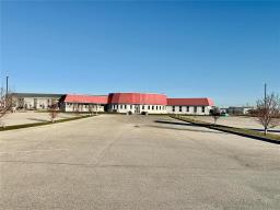 373 North Front Drive, Steinbach, MB R5G1P2 Photo 2