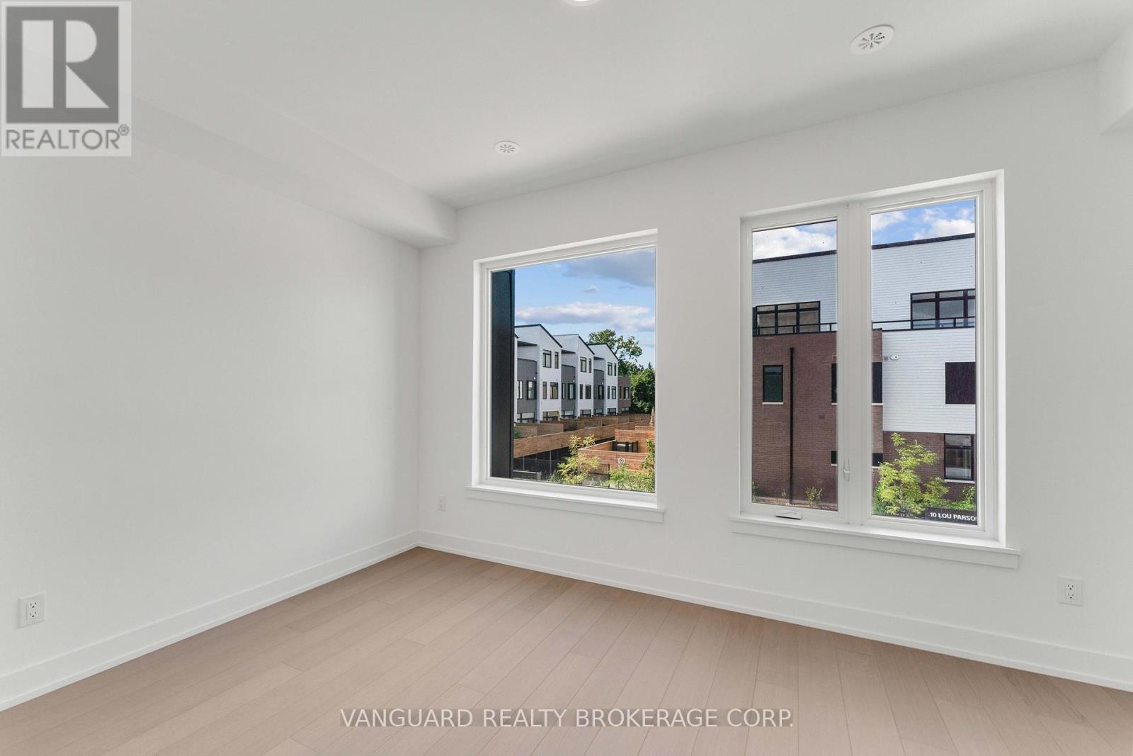 21 15 Lou Parsons Way