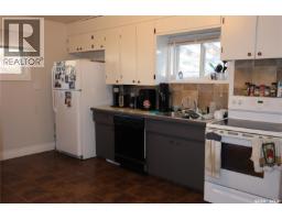 Family room - 203 5th Avenue W, Assiniboia, SK S0H0B0 Photo 3