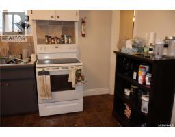 Den - 203 5th Avenue W, Assiniboia, SK S0H0B0 Photo 4