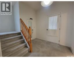 Enclosed porch - 411 1st Street W, Wilkie, SK S0K4W0 Photo 4