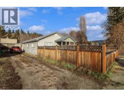 Kitchen - 207 Angela Avenue, Princeton, BC V0X1W0 Photo 5