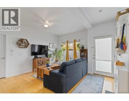 Kitchen - 105 4050 Douglas St, Saanich, BC V8X0A5 Photo 4